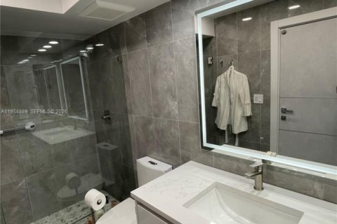 Condo in Sunny Isles Beach, Florida, 3 bedrooms  № 2021091 - photo 22