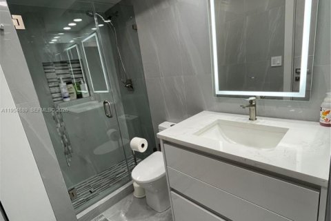 Condo in Sunny Isles Beach, Florida, 3 bedrooms  № 2021091 - photo 23