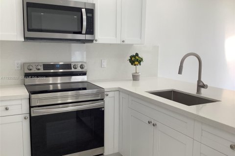 Casa en alquiler en Miami, Florida, 2 dormitorios, 81.75 m2 № 1985779 - foto 16