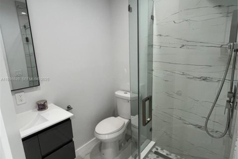 Casa en alquiler en Miami, Florida, 2 dormitorios, 81.75 m2 № 1985779 - foto 11