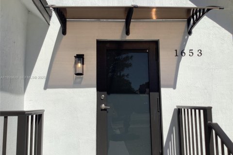 Casa en alquiler en Miami, Florida, 2 dormitorios, 81.75 m2 № 1985779 - foto 24