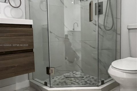 Casa en alquiler en Miami, Florida, 2 dormitorios, 81.75 m2 № 1985779 - foto 13