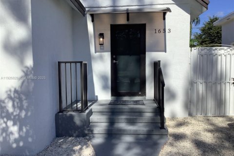 Casa en alquiler en Miami, Florida, 2 dormitorios, 81.75 m2 № 1985779 - foto 21