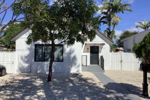 Casa en alquiler en Miami, Florida, 2 dormitorios, 81.75 m2 № 1985779 - foto 2