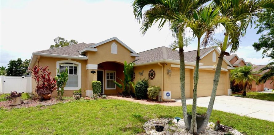House in Holiday, Florida 3 bedrooms, 181.44 sq.m. № 1835195