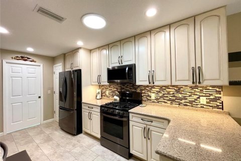House in Ocala, Florida 3 bedrooms, 158.77 sq.m. № 1531088 - photo 25