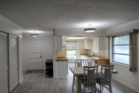 Immobilier commercial à vendre à Largo, Floride: 4 chambres, 212.93 m2 № 2431660 - photo 2