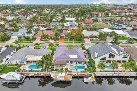 House in Lighthouse Point, Florida 4 bedrooms, 252.69 sq.m. № 1228461 - photo 1