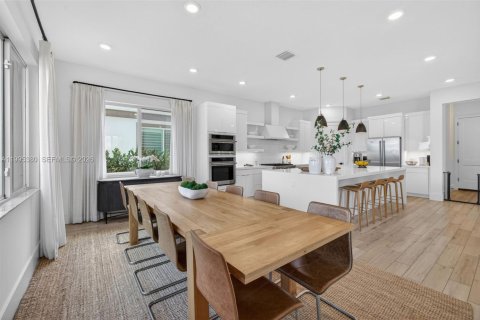 House in Palm Beach Gardens, Florida 5 bedrooms, 391.12 sq.m. № 2066507 - photo 12