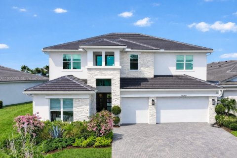 House in Palm Beach Gardens, Florida 5 bedrooms, 391.12 sq.m. № 2066507 - photo 1