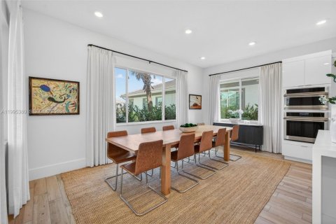 House in Palm Beach Gardens, Florida 5 bedrooms, 391.12 sq.m. № 2066507 - photo 11