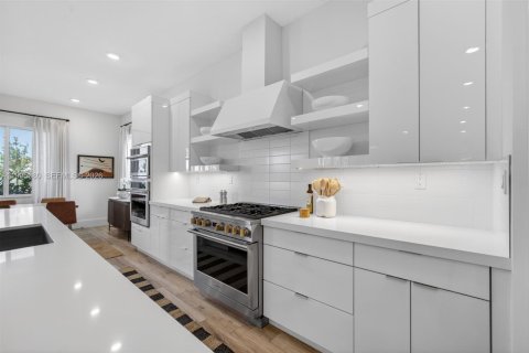 House in Palm Beach Gardens, Florida 5 bedrooms, 391.12 sq.m. № 2066507 - photo 8