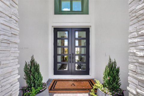 House in Palm Beach Gardens, Florida 5 bedrooms, 391.12 sq.m. № 2066507 - photo 2