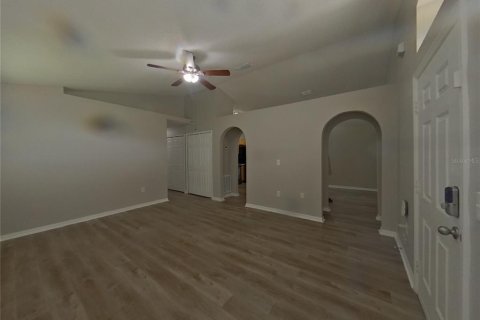 House in Wesley Chapel, Florida 3 bedrooms, 107.58 sq.m. № 1911017 - photo 2