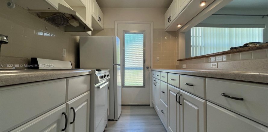 Condo in Hollywood, Florida, 1 bedroom № 1809250