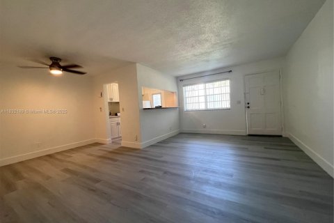 Copropriété à louer à Hollywood, Floride: 1 chambre, 63.17 m2 № 1809250 - photo 2