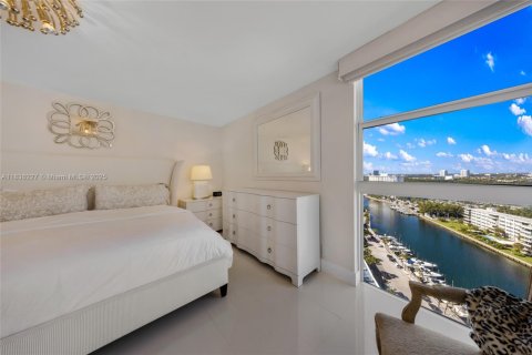 Condo in Sunny Isles Beach, Florida, 2 bedrooms  № 1821527 - photo 19