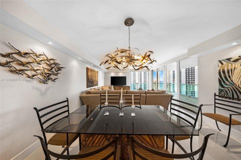 Condo in Sunny Isles Beach, Florida, 2 bedrooms  № 1821527 - photo 6