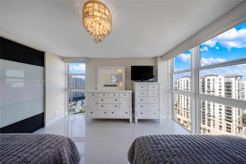 Condo in Sunny Isles Beach, Florida, 2 bedrooms  № 1821527 - photo 13