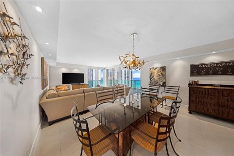 Condo in Sunny Isles Beach, Florida, 2 bedrooms  № 1821527 - photo 7