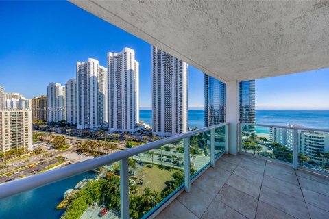 Condo in Sunny Isles Beach, Florida, 2 bedrooms  № 1821527 - photo 23