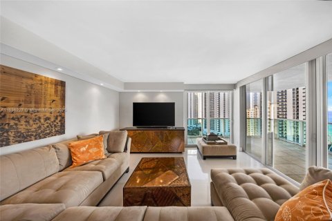 Condo in Sunny Isles Beach, Florida, 2 bedrooms  № 1821527 - photo 8