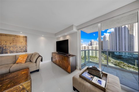 Condo in Sunny Isles Beach, Florida, 2 bedrooms  № 1821527 - photo 10