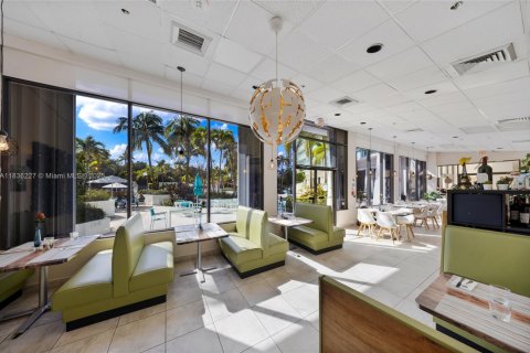 Condo in Sunny Isles Beach, Florida, 2 bedrooms  № 1821527 - photo 26