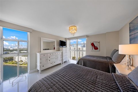 Condo in Sunny Isles Beach, Florida, 2 bedrooms  № 1821527 - photo 11