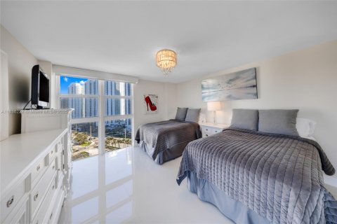 Condo in Sunny Isles Beach, Florida, 2 bedrooms  № 1821527 - photo 12