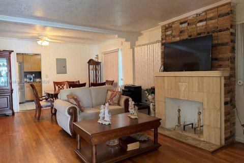 Casa en venta en Miami, Florida, 2 dormitorios, 108.6 m2 № 2058811 - foto 6
