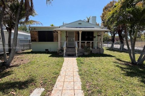 Casa en Miami, Florida 2 dormitorios, 108.6 m2 № 2058811