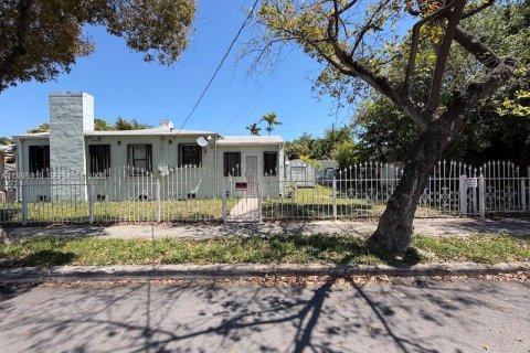Casa en venta en Miami, Florida, 2 dormitorios, 108.6 m2 № 2058811 - foto 3