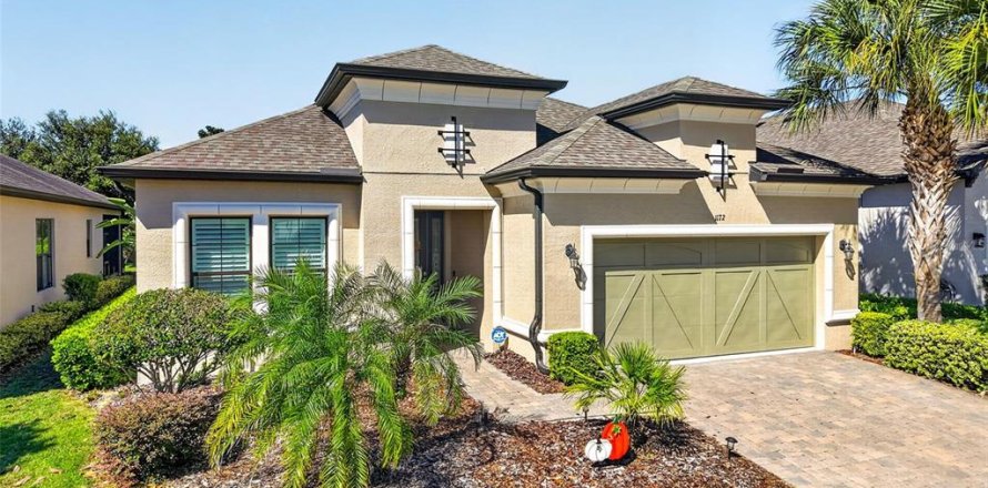 House in Clermont, Florida 3 bedrooms, 218.32 sq.m. № 2428915