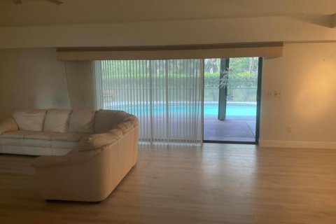 House in Port St. Lucie, Florida 3 bedrooms, 188.03 sq.m. № 2088029 - photo 10
