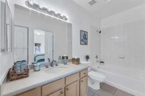 Condominio en venta en South Miami, Florida, 2 dormitorios, 93.83 m2 № 2075843 - foto 12