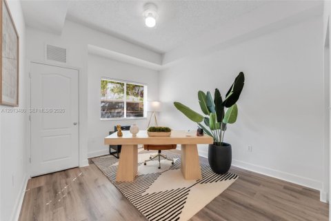 Condominio en venta en South Miami, Florida, 2 dormitorios, 93.83 m2 № 2075843 - foto 9