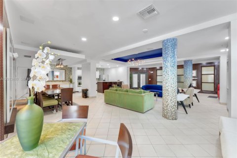 Condominio en venta en South Miami, Florida, 2 dormitorios, 93.83 m2 № 2075843 - foto 7