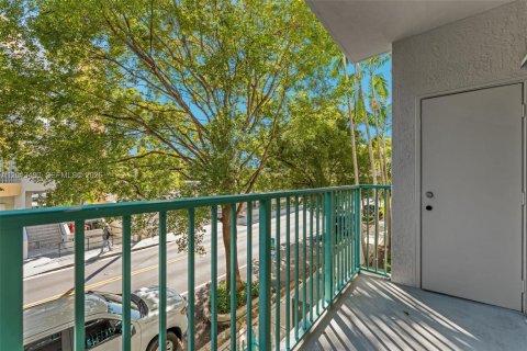 Condominio en venta en South Miami, Florida, 2 dormitorios, 93.83 m2 № 2075843 - foto 13