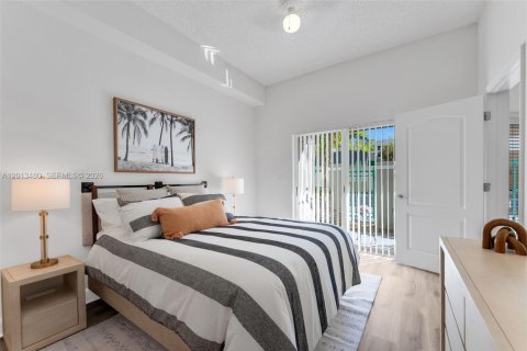 Condominio en venta en South Miami, Florida, 2 dormitorios, 93.83 m2 № 2075843 - foto 11