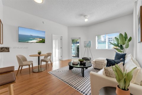 Condominio en venta en South Miami, Florida, 2 dormitorios, 93.83 m2 № 2075843 - foto 10