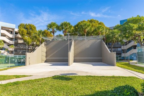 Condominio en venta en Pembroke Pines, Florida, 2 dormitorios, 94.85 m2 № 2002097 - foto 23