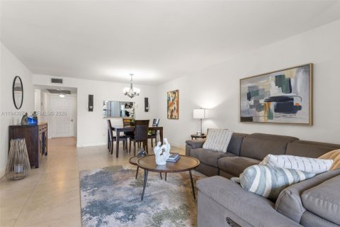 Condominio en venta en Pembroke Pines, Florida, 2 dormitorios, 94.85 m2 № 2002097 - foto 2