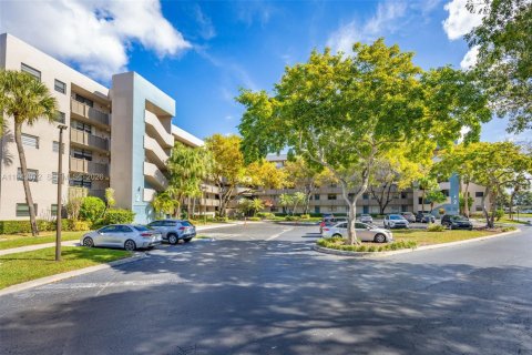 Condominio en venta en Pembroke Pines, Florida, 2 dormitorios, 94.85 m2 № 2002097 - foto 19