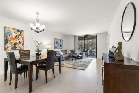 Condominio en Pembroke Pines, Florida, 2 dormitorios  № 2002097