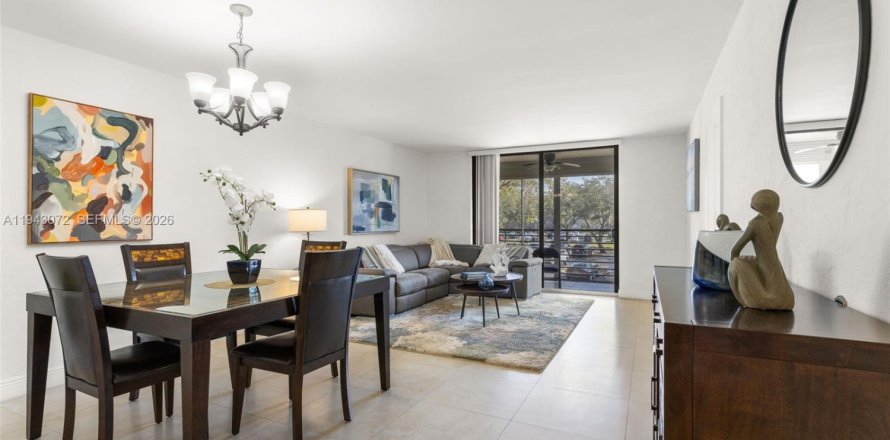 Condominio en Pembroke Pines, Florida, 2 dormitorios  № 2002097