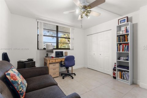 Condominio en venta en Pembroke Pines, Florida, 2 dormitorios, 94.85 m2 № 2002097 - foto 15