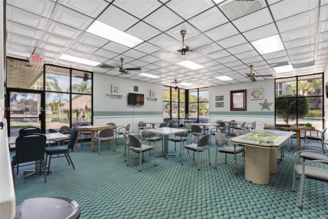 Condominio en venta en Pembroke Pines, Florida, 2 dormitorios, 94.85 m2 № 2002097 - foto 22