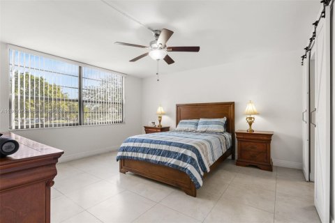 Condominio en venta en Pembroke Pines, Florida, 2 dormitorios, 94.85 m2 № 2002097 - foto 10
