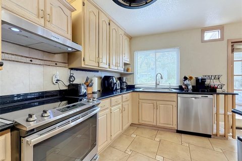 Villa ou maison à louer à Seminole, Floride: 4 chambres, 308.06 m2 № 2349329 - photo 14